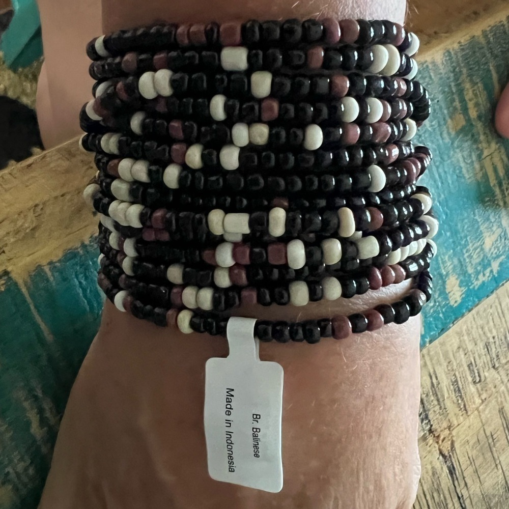 Stretch Beaded Bracelet 8”.  Brand new w/tag